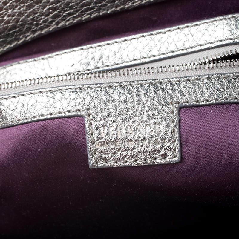 Sacoche en cuir métallisé à maillons de chaîne Versace Silver en vente 9
