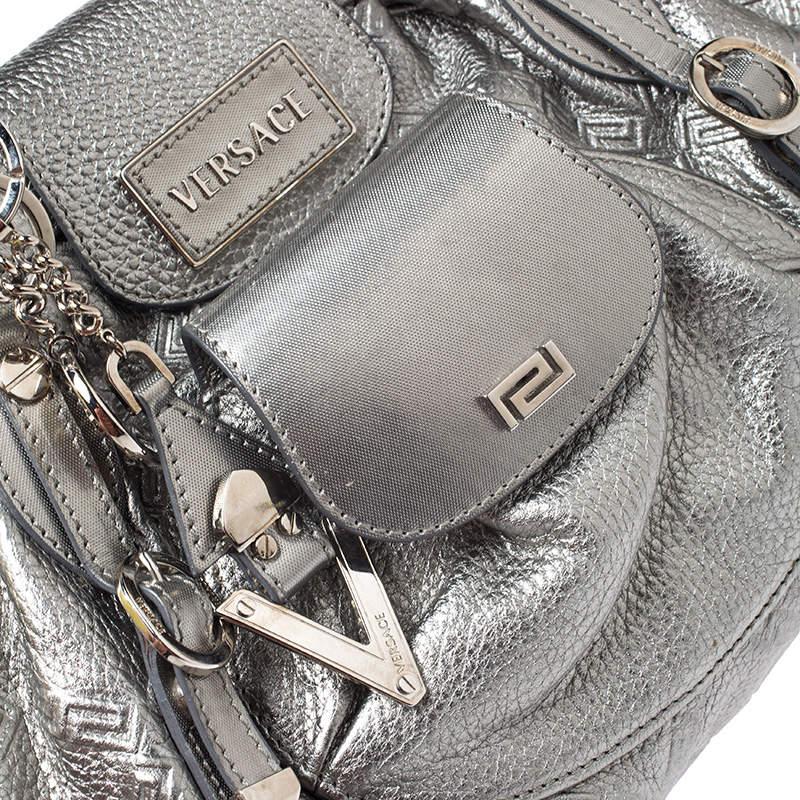 Sacoche en cuir métallisé à maillons de chaîne Versace Silver Pour femmes en vente