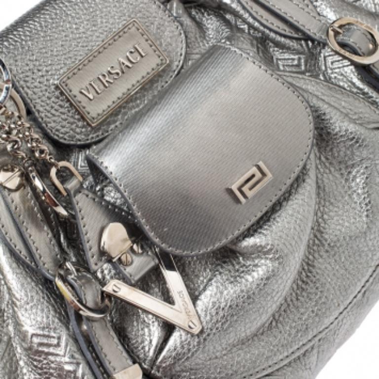 Versace Metallic Silver Leather Chain Link Satchel en venta 2
