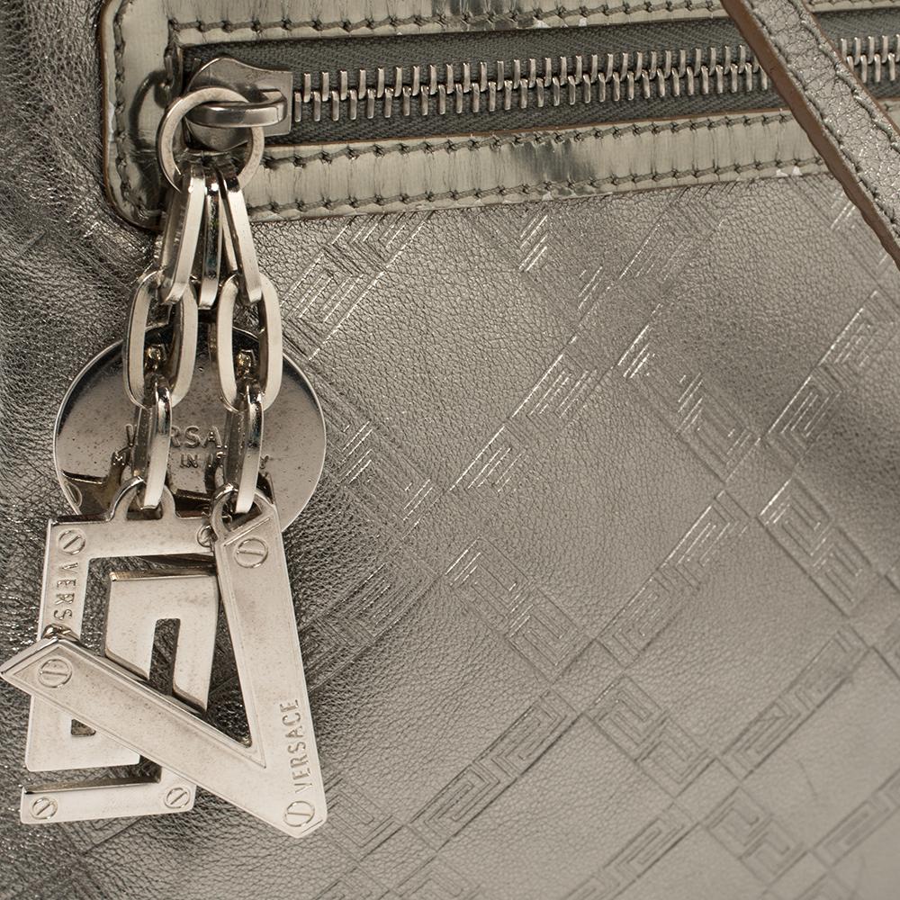 Versace Metallic Silver Leather Slim Crossbody Bag For Sale 2