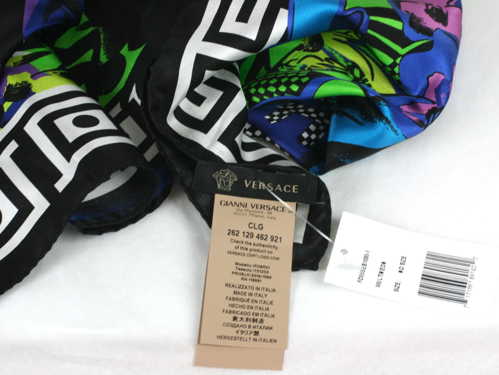 Versace - Écharpe en soie Miami avec logo en vente 3