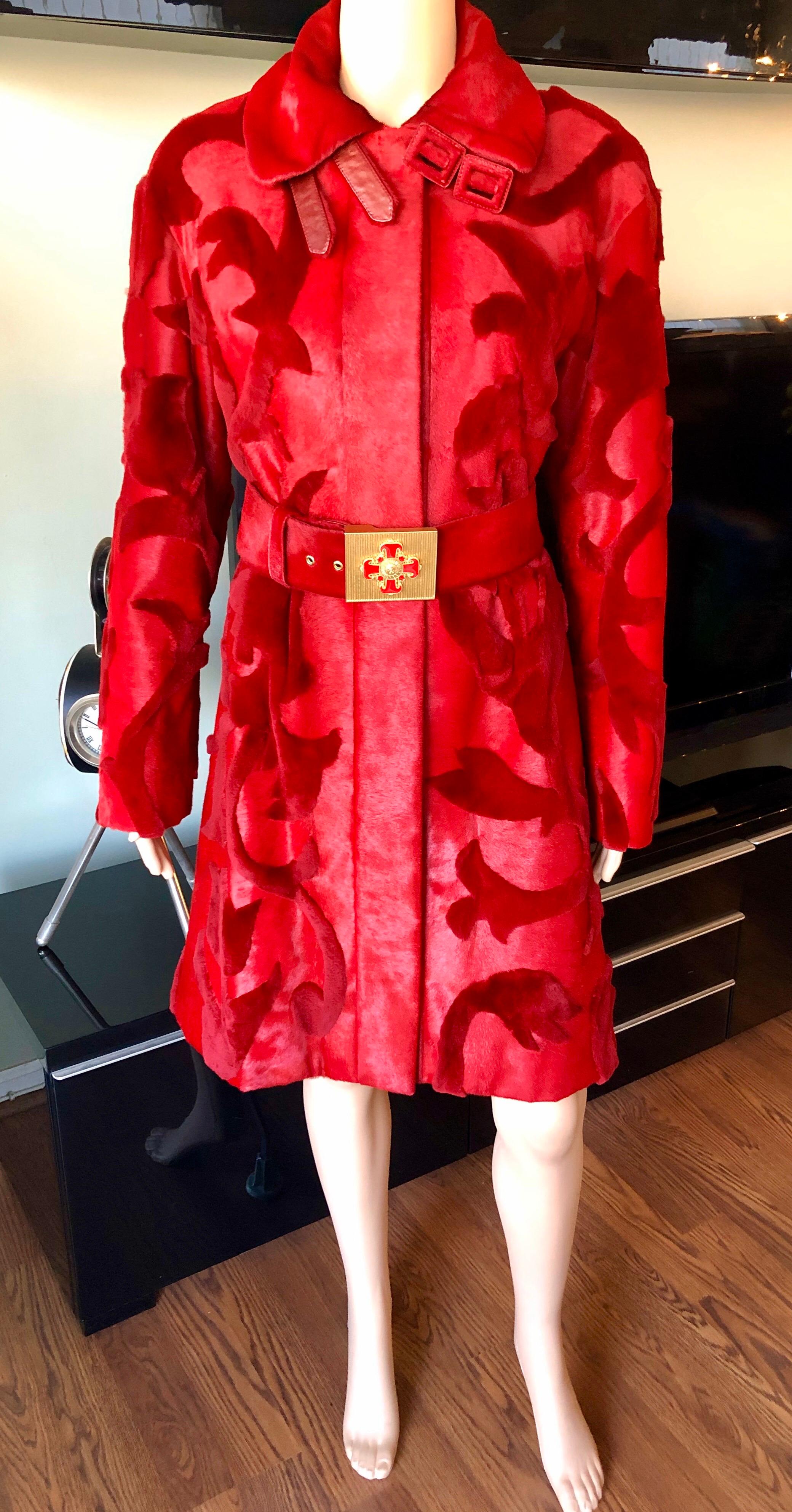 Women's Versace F/W 2011 Runway Mink Fur and Leather Belted Knee-Length Red Jacket Coat For Sale