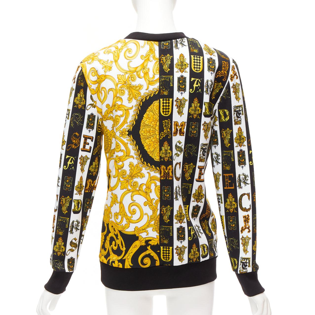 VERSACE mixed archive Barocco print cotton crew neck sweater IT36 XXS
Reference: AAWC/A00636
Brand: Versace
Designer: Donatella Versace
Material: Cotton
Color: Gold, Black
Pattern: Barocco
Extra Details: Mixed Versace vintage archive print.
Made in:
