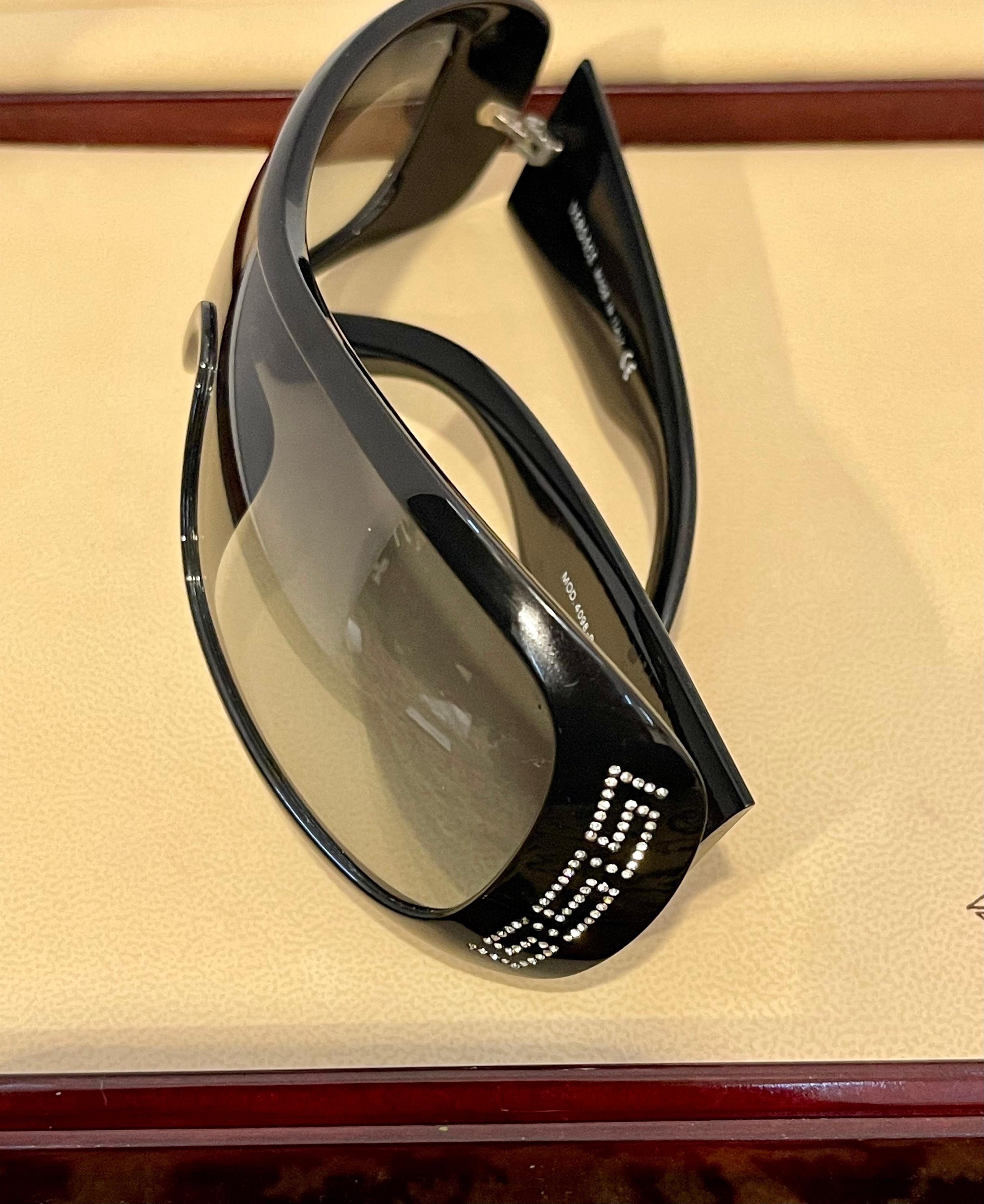 Versace MOD 4098_B GB1/BG 120 3N  Black Oversized Women Sunglasses, Preowned In Excellent Condition For Sale In New York, NY