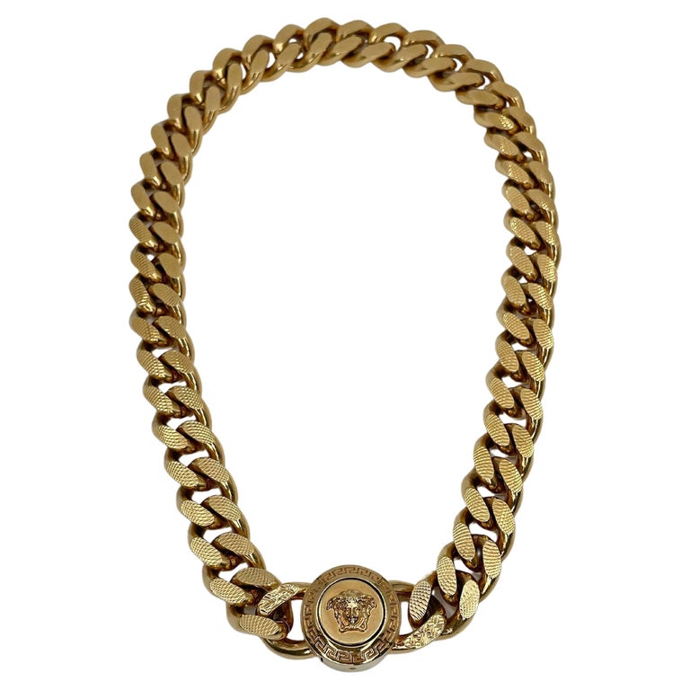 Moderne Goldfarbene Medusa-Halskette von Versace mit Kette im Angebot bei  1stDibs