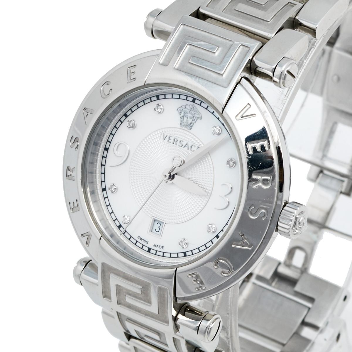 Beautifully designed with the signature Greca pattern of Versace, this Reve timepiece is perfect to add a distinctly stylish and luxurious look. Constructed in stainless steel, this watch features a brand-name carved bezel and a mother of pearl dial