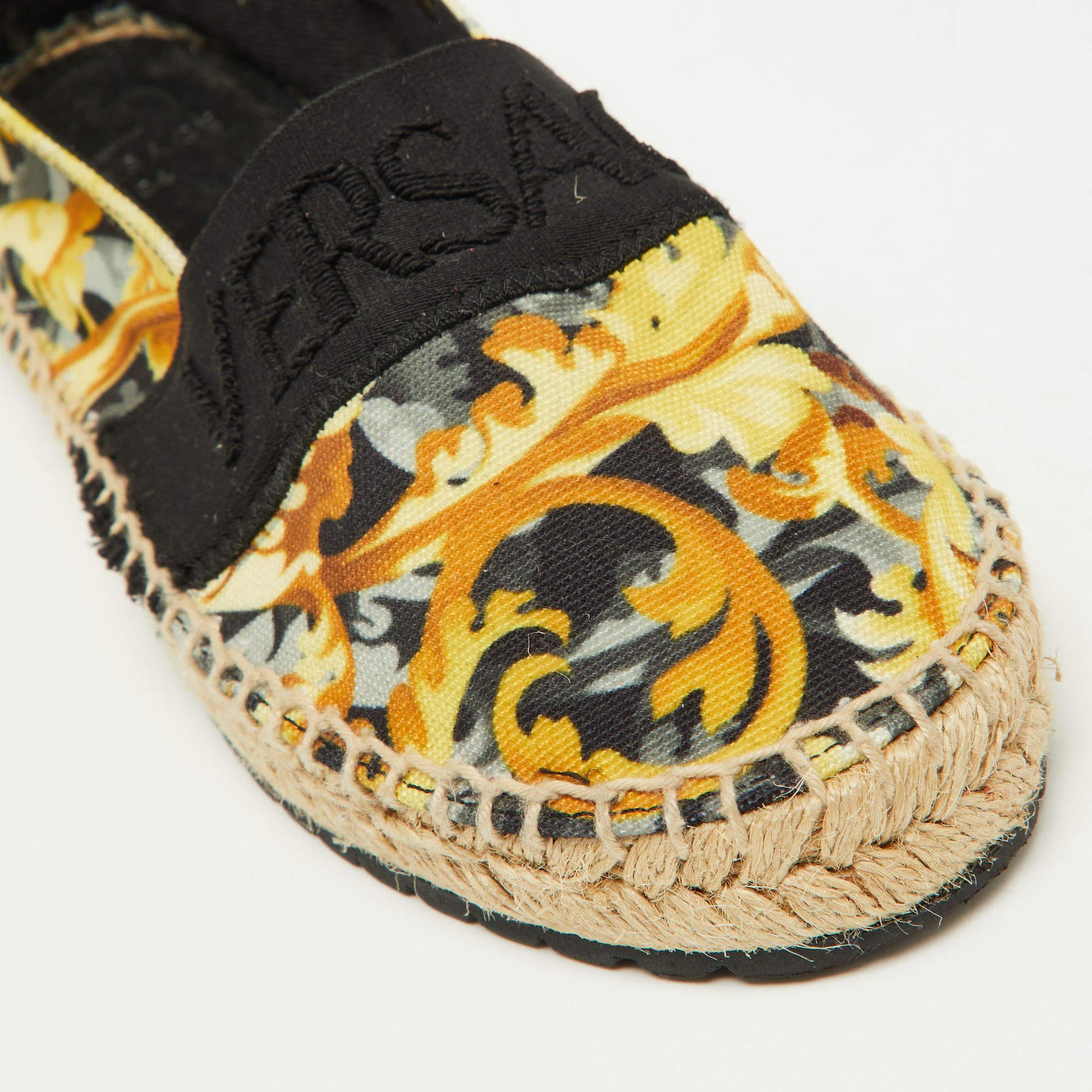Versace Espadrilles plates en toile imprimée baroque multicolore, taille 34 en vente 2
