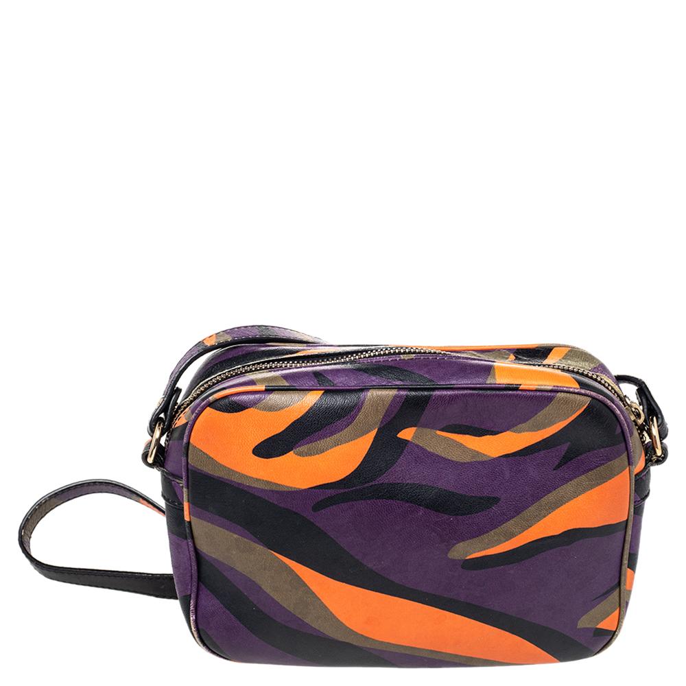 Quirky and luxe, this bag from Versace definitely needs to be on your wishlist. The bag is crafted from leather with a multicolored print and it features a smart silhouette. It flaunts a long shoulder strap and the famous Medusa logo on the front.