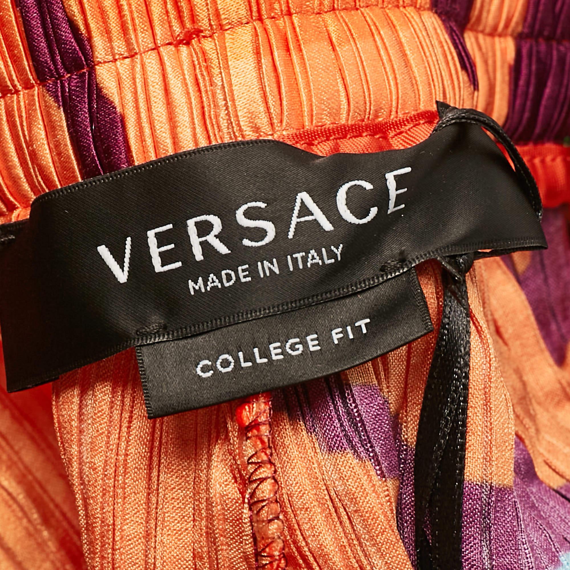 Versace Multicolor Medusa Print Satin Plisse College Fit Shorts M In New Condition For Sale In Dubai, Al Qouz 2