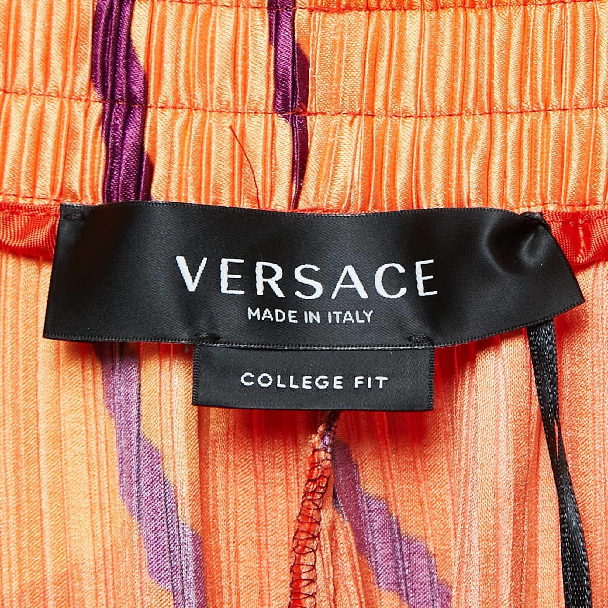 Versace Multicolor Medusa Print Satin Plisse College Fit Shorts XXL In New Condition For Sale In Dubai, Al Qouz 2