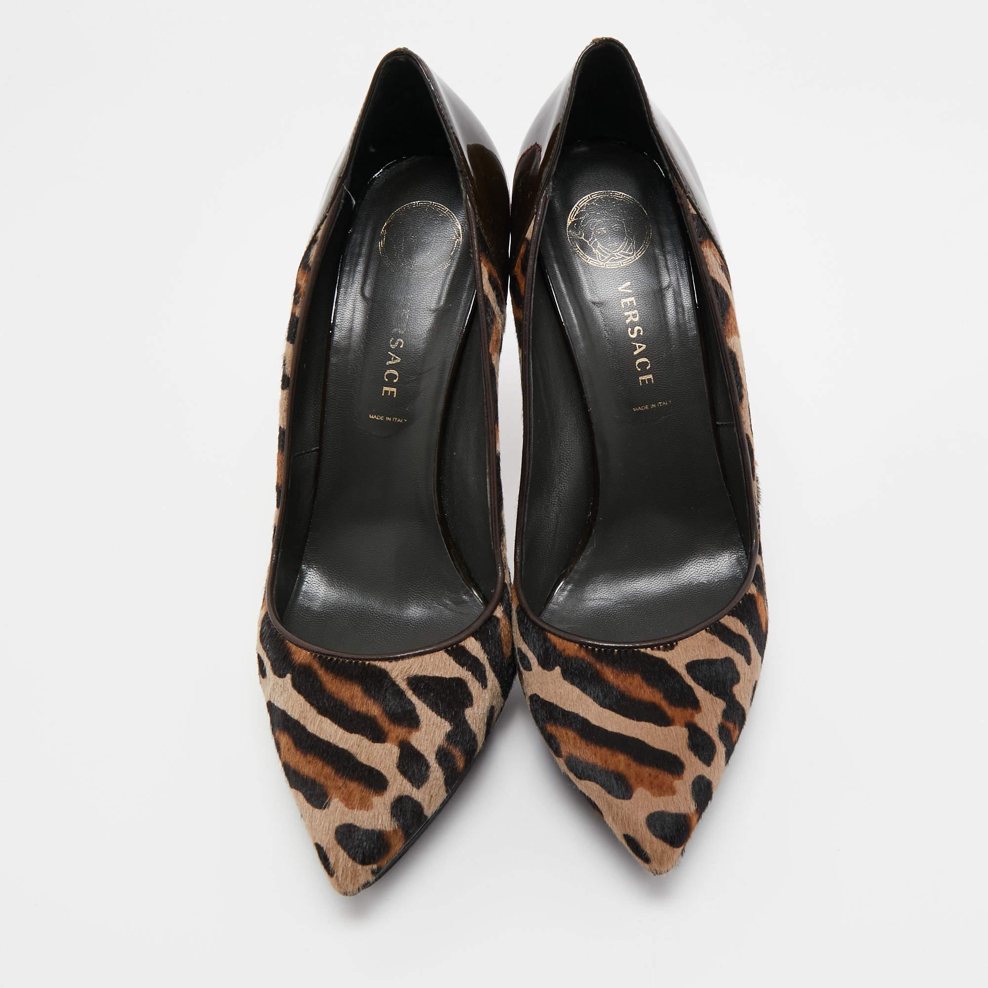 Versace Multicolor Patent Leather and Calf Hair Pointed Toe Pumps Size 41 In Good Condition For Sale In Dubai, Al Qouz 2