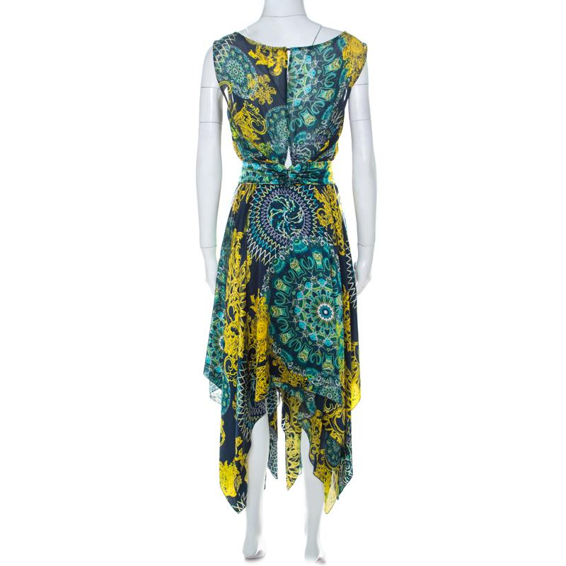 This Versace silk dress is brilliant. Designed as sleeveless, it has prints all over, a cinched waistline and a handkerchief hemline. This gorgeous dress can be assembled with gold stilettos for a high-fashion look.

