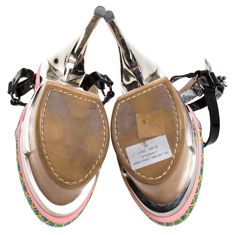 Versace Multicolor Printed Leather Triple Metal Heel Ankle Strap Sandals Size 39 In Good Condition In Dubai, Al Qouz 2