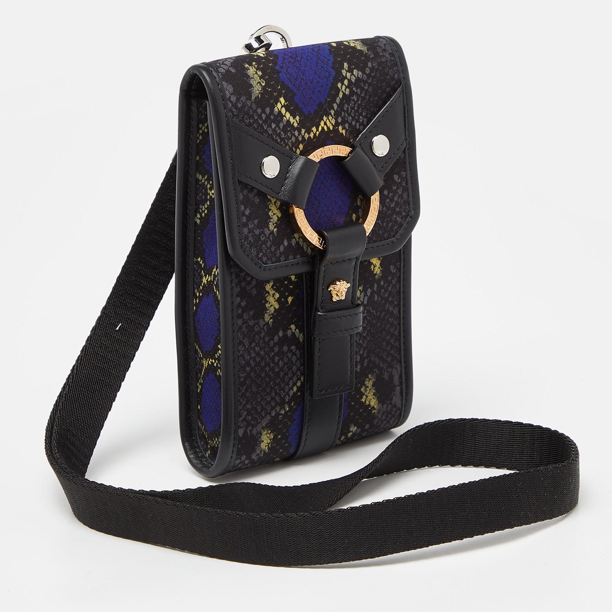 Pochette de téléphone Versace multicolore effet peau de serpent en nylon et cuir Pour hommes en vente
