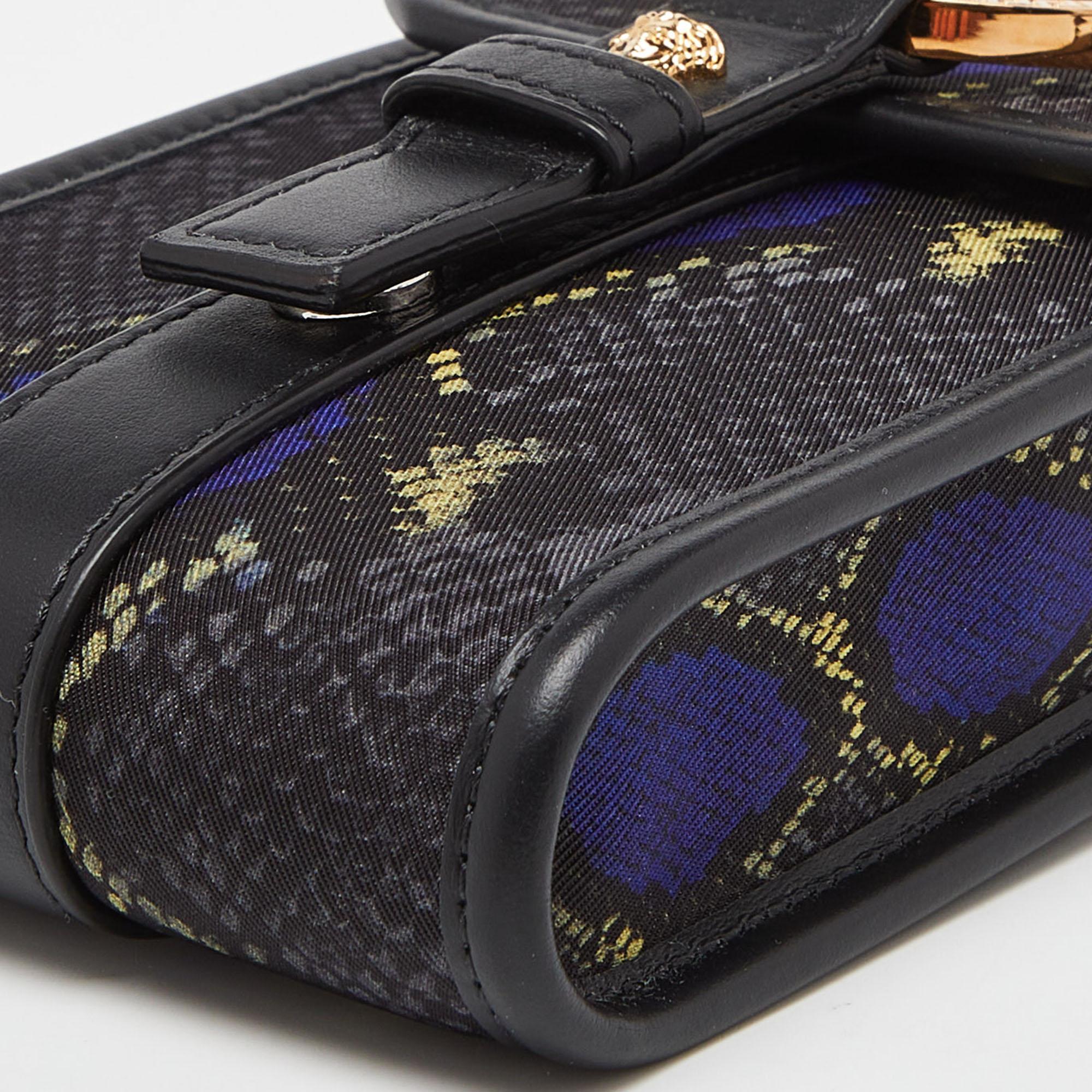 Pochette de téléphone Versace multicolore effet peau de serpent en nylon et cuir en vente 3