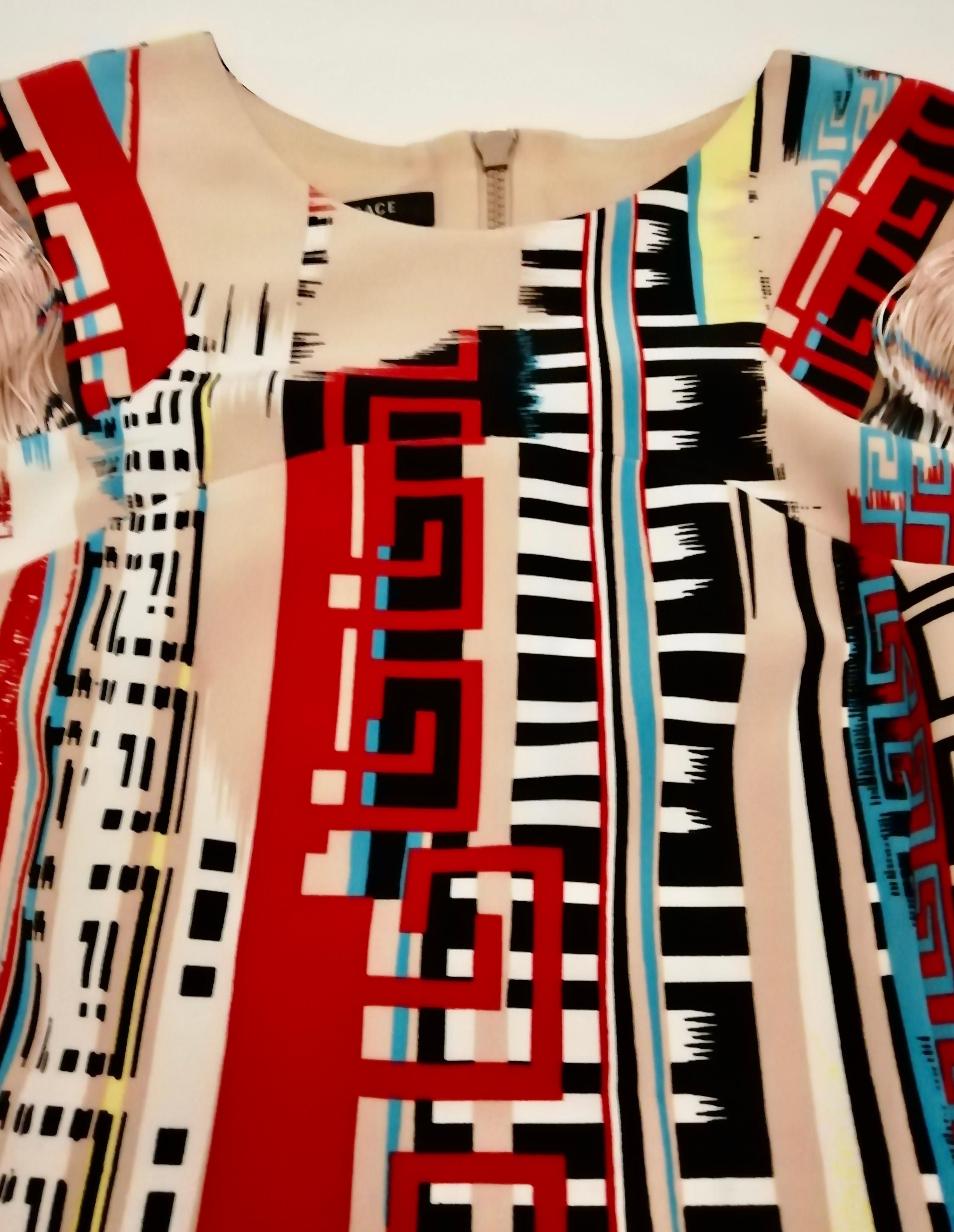Robe en soie à franges multicolores VERSACE en vente 6