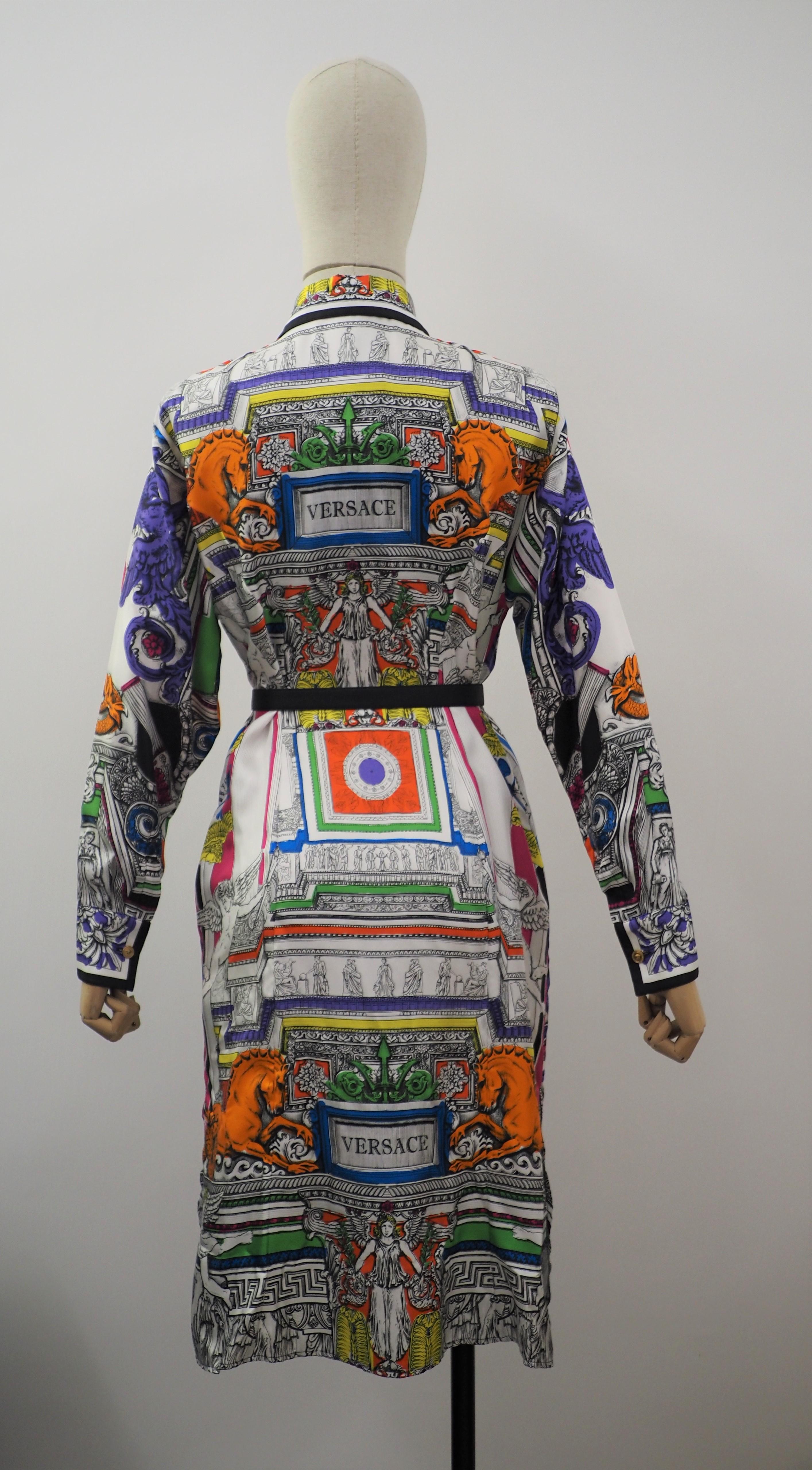 Versace - Robe chemisier multicolore avec ceinture, état neuf avec étiquettes en vente 7