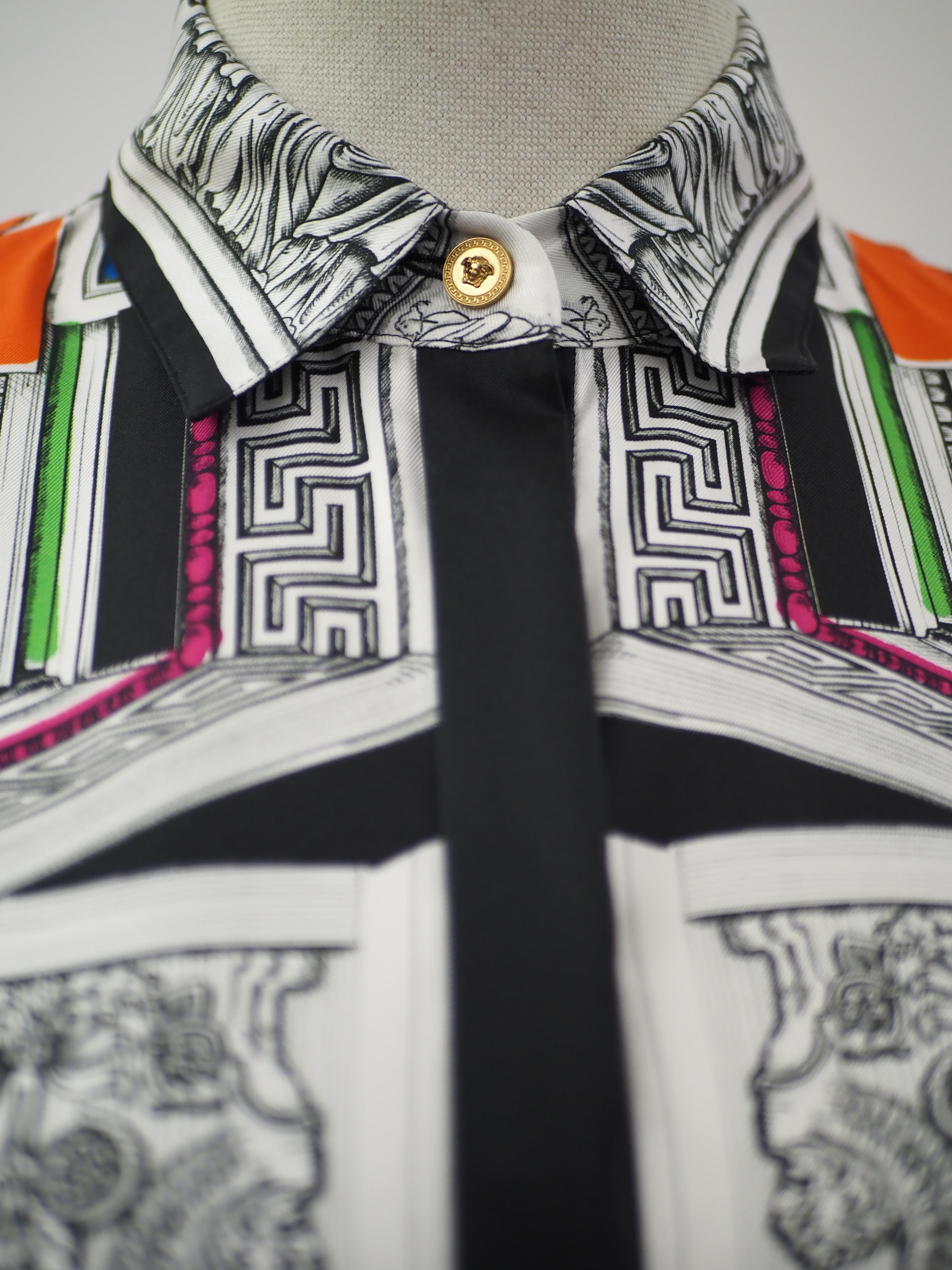 Versace - Robe chemisier multicolore avec ceinture, état neuf avec étiquettes en vente 4