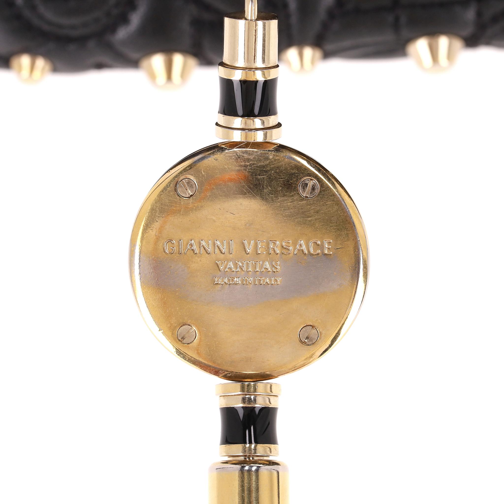 Versace Nappaleder Barocco Gesteppte Vanitas Demetra Tasche mit Nieten im Angebot 4