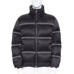 VERSACE Nastro Stampa Schwarze Jacke mit Gänseblümchenbesatz und schwarzem Logoband IT46 S