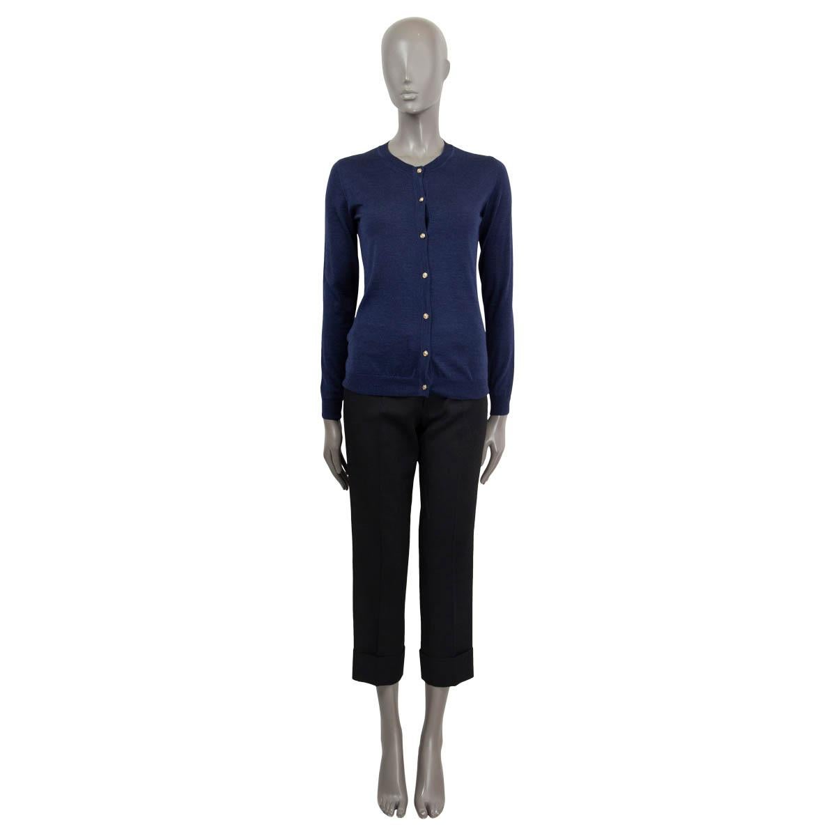 100% authentic Versace round-neck fine-knit cardigan in navy cashmere (70%) and silk (30%). Features silver-tone medusa buttons. Has been worn and is in excellent condition.

Measurements
Tag Size	40
Size	S
Shoulder Width	35cm (13.7in)
Bust
