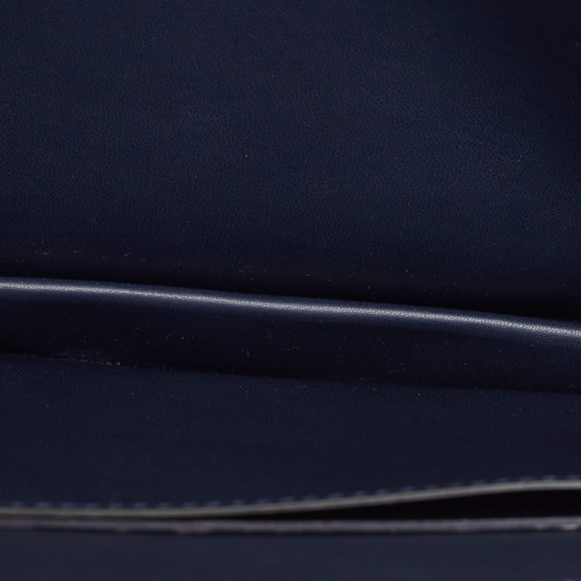 Versace Marineblaue Leder- und Wildleder- DV One Top-Handle-Tasche im Angebot 7