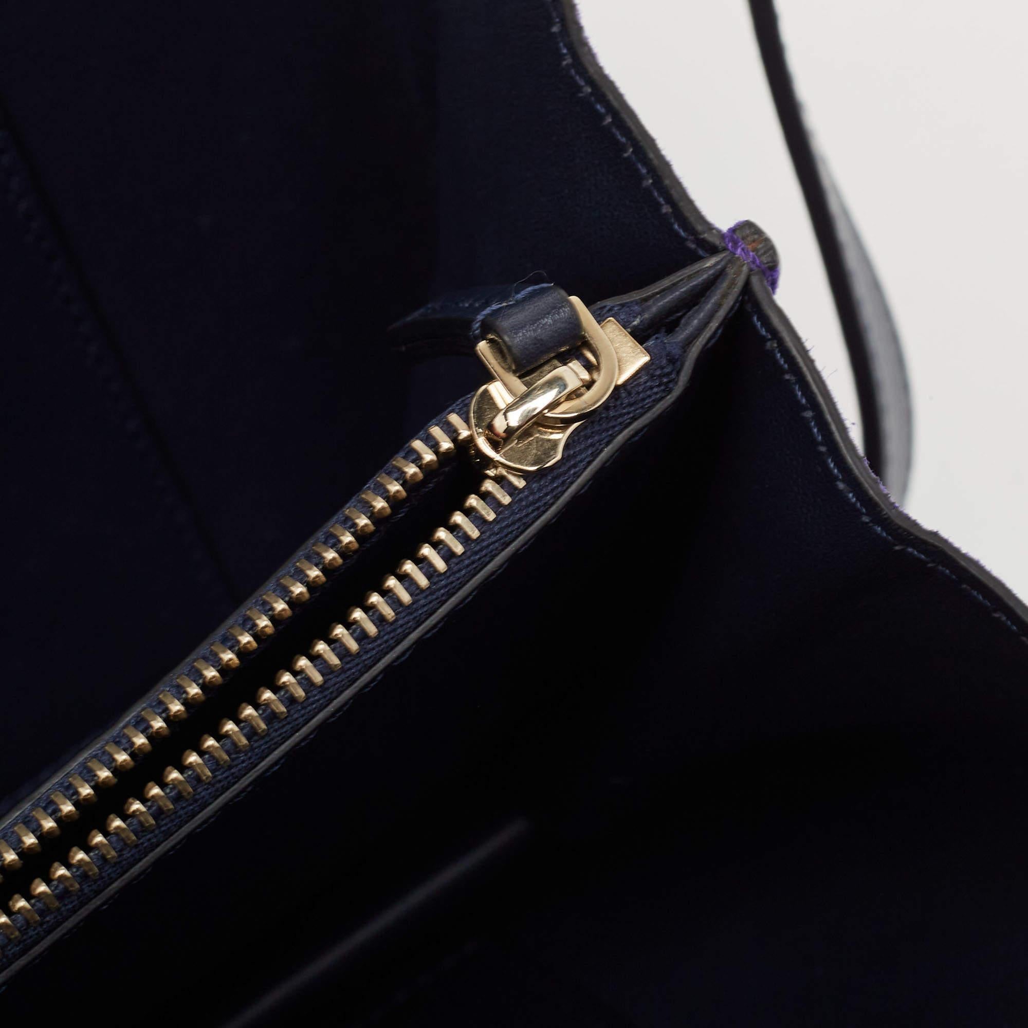 Versace Marineblaue Leder- und Wildleder- DV One Top-Handle-Tasche im Angebot 5