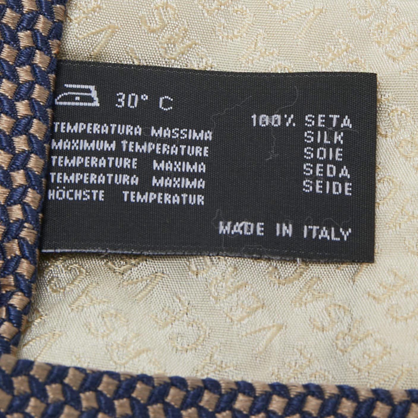 Versace Navy Blue Patterned Silk Jacquard Tie In Good Condition For Sale In Dubai, Al Qouz 2