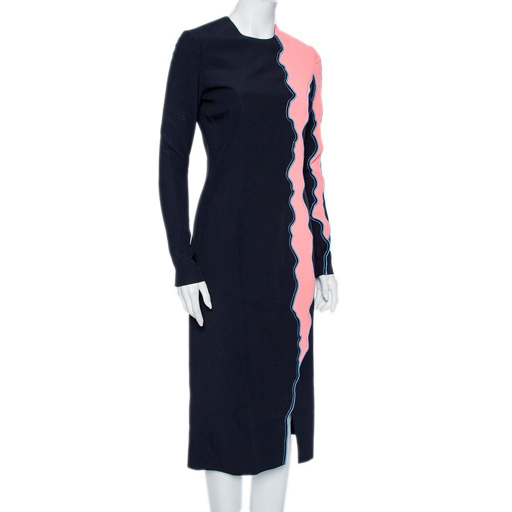 Versace brings you this fabulous sheath dress that has been designed with lovely details like the contrasting panels, a round neckline, long sleeves and a fitted shape. Team it with a pair of sandals or pumps to look your best.

