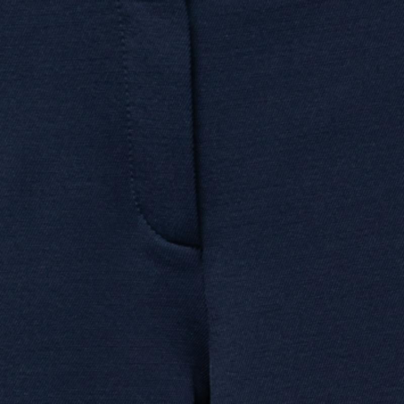 Dieses Paar Versace Leggings ist aus hochwertigen MATERIALEN gefertigt und so geschnitten, dass es eine fabelhafte Passform bietet. Das Paar kommt in einem schönen marineblauen Farbton daher.