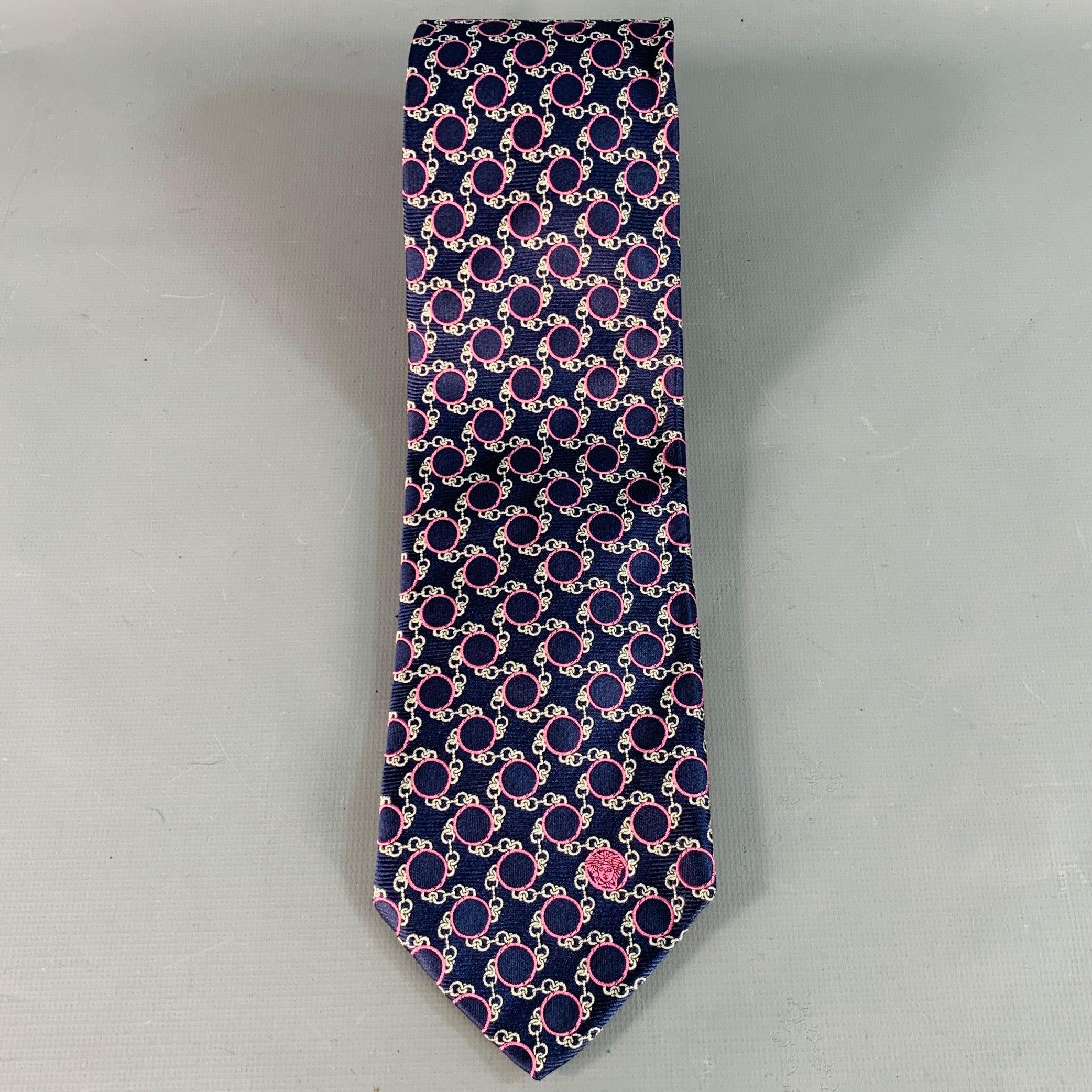 Nero VERSACE Cravatta in seta jacquard con cerchi a catena rosa marina in vendita