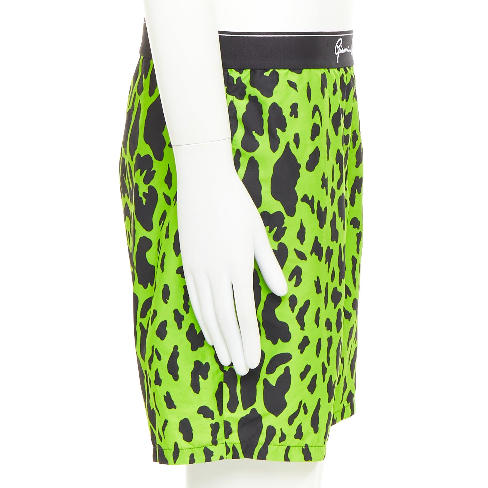 Versace verde neon nero stampa leopardo nero logo in vita costume da bagno Sz4 In condizioni ottime in vendita a Hong Kong, NT
