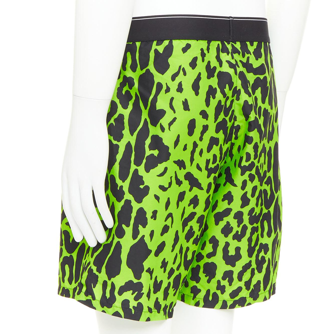 Uomo Versace verde neon nero stampa leopardo nero logo in vita costume da bagno Sz4 in vendita