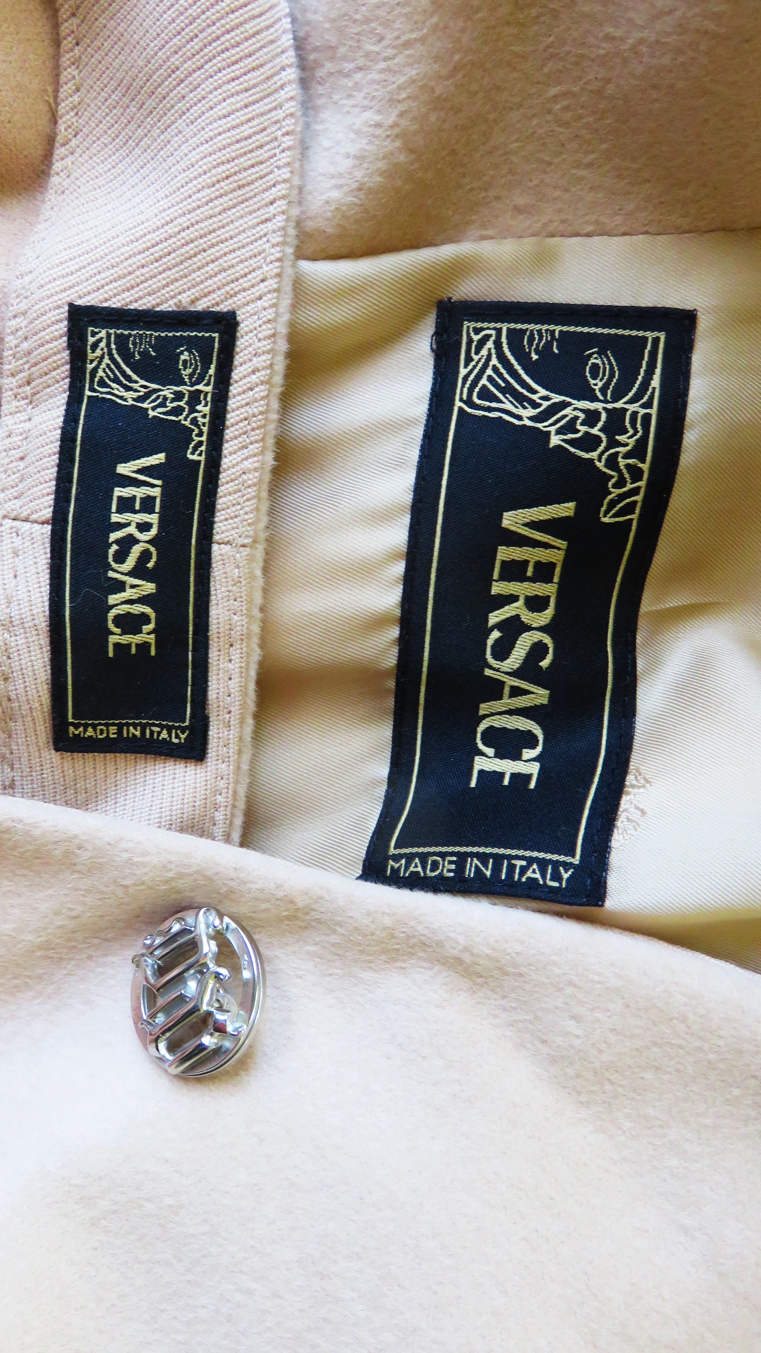 Versace Neuer Hosenanzug mit aufwendigen Nähten und Paneelen im Angebot 12