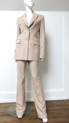 Versace: nuovi pantaloni con cuciture e pannelli elaborati