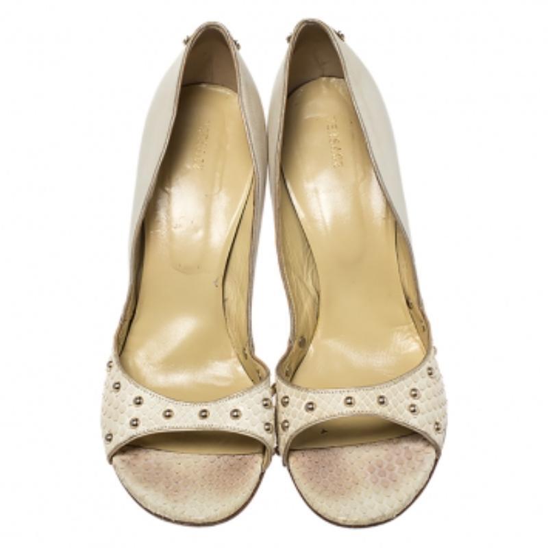 Versace Pumps Open Toe in pelle e pitone bianco sporco misura 40 In condizioni discrete in vendita a Dubai, Al Qouz 2