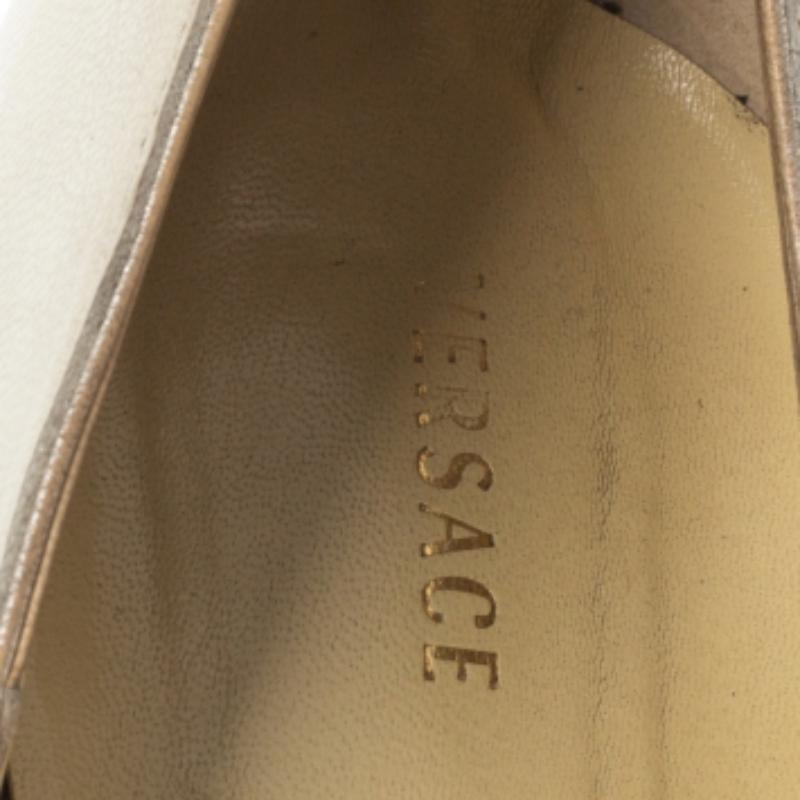Versace Pumps Open Toe in pelle e pitone bianco sporco misura 40 in vendita 1