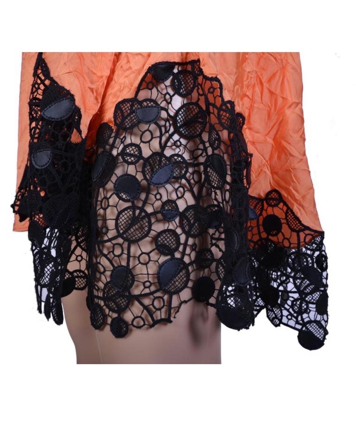 Versace - Vestito in pizzo nero arancione a metà schiena NWT in vendita 1