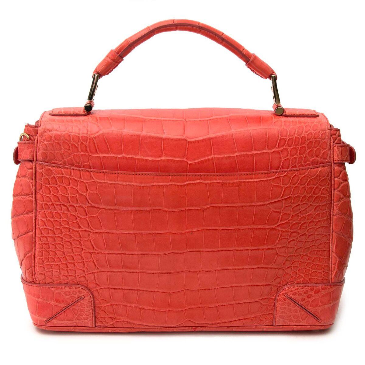 Excellent condition

Versace Orange Croco Flap Bag

Stand out from the crowd with this colourful Versace Croco bag.
Made out of smooth croco leather, this Versace is a very exclusive bag!
What makes this bag so special, is its Medusa logo and its
