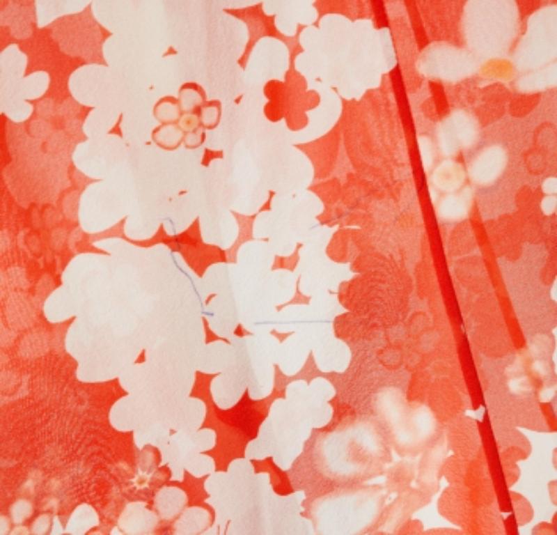 Donna Versace Camicetta con stampa floreale arancione in crepe di seta e bottoni M. in vendita