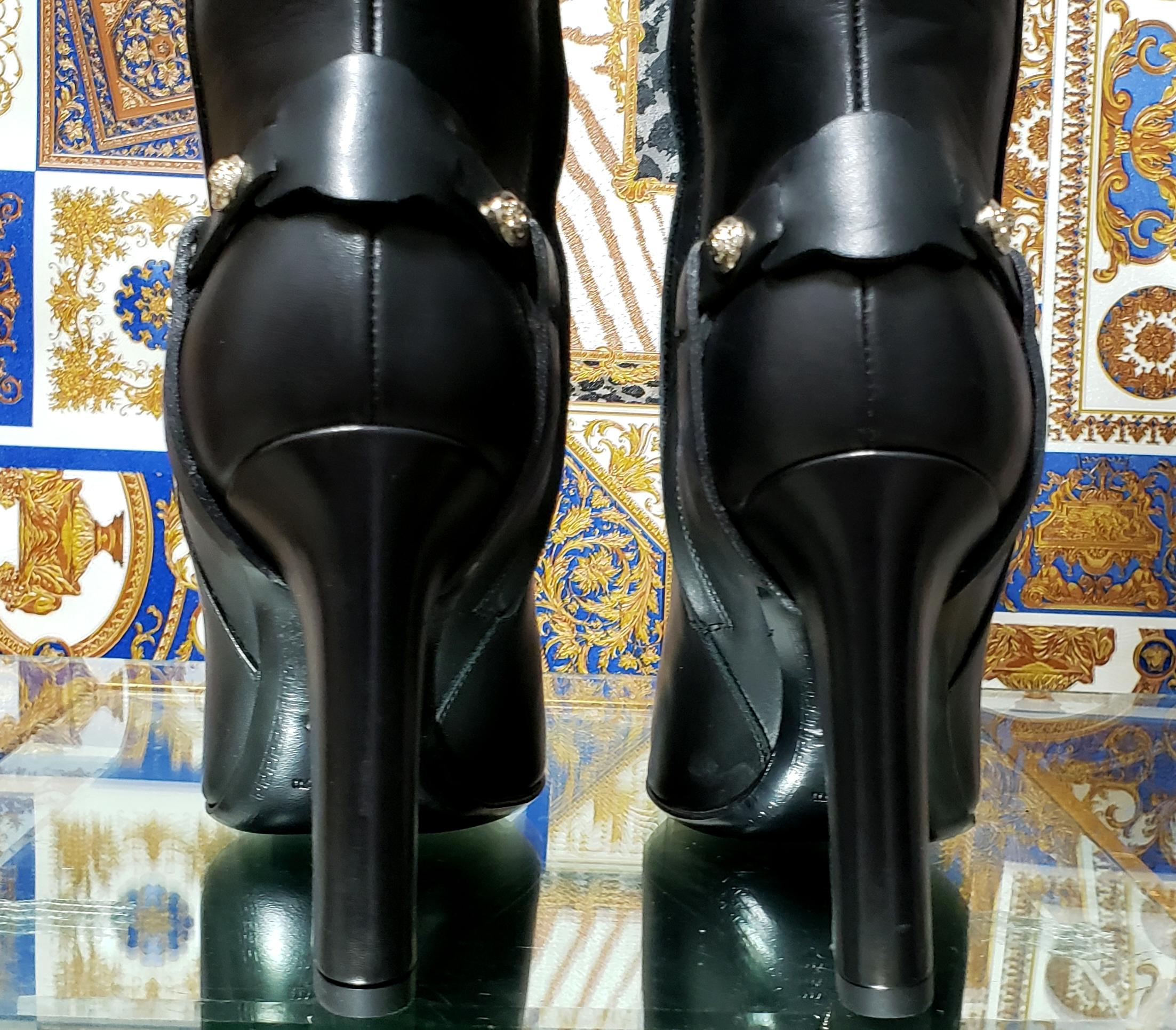 Women's VERSACE OVER-THE-KNEE BLACK LEATHER HORSE RIDING STYLE Boots w/HIGH HEELS 35 - 5 For Sale
