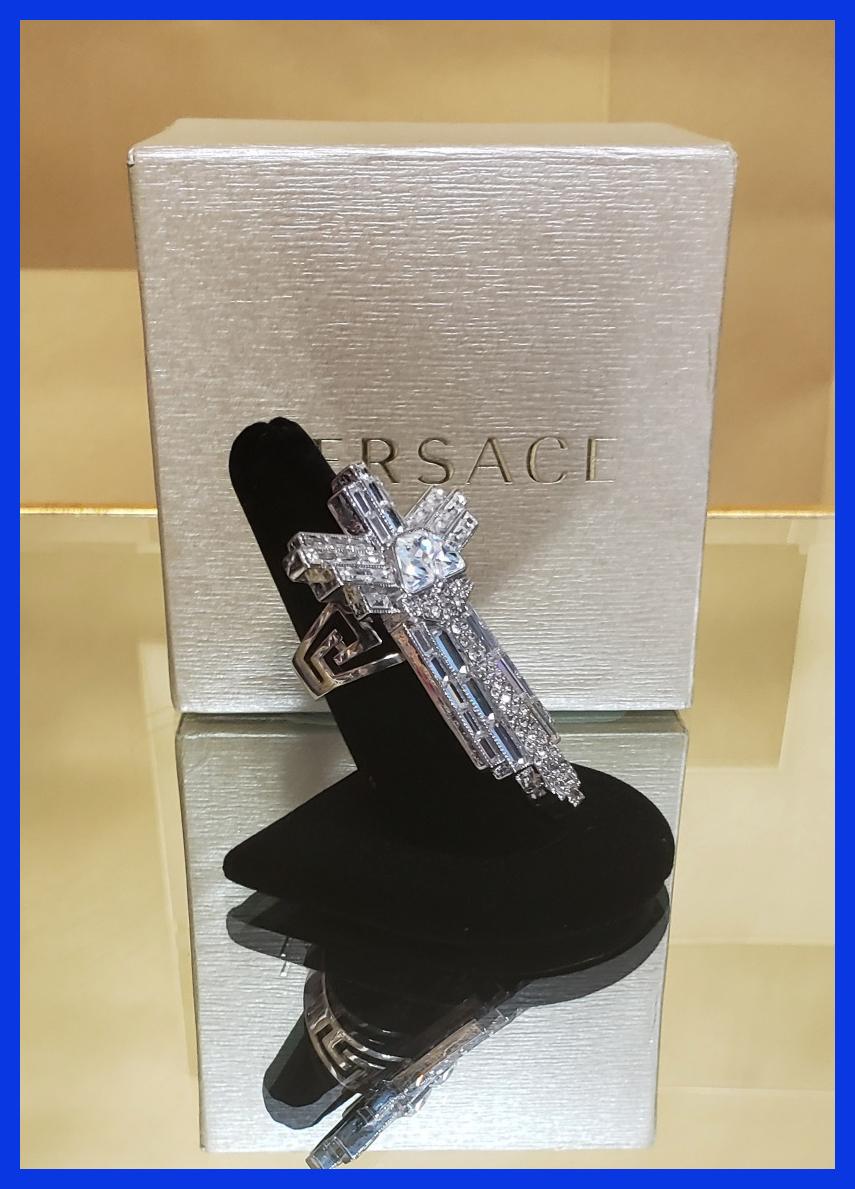 VERSACE

This oversized, graphic cross features tiered panels encrusted with clear crystals of all shapes and sizes.

Silver plated brass, crystals 

Made in Italy

 
Ring measures 2 inches long and 1.5 inches wide

European size 15 (US
