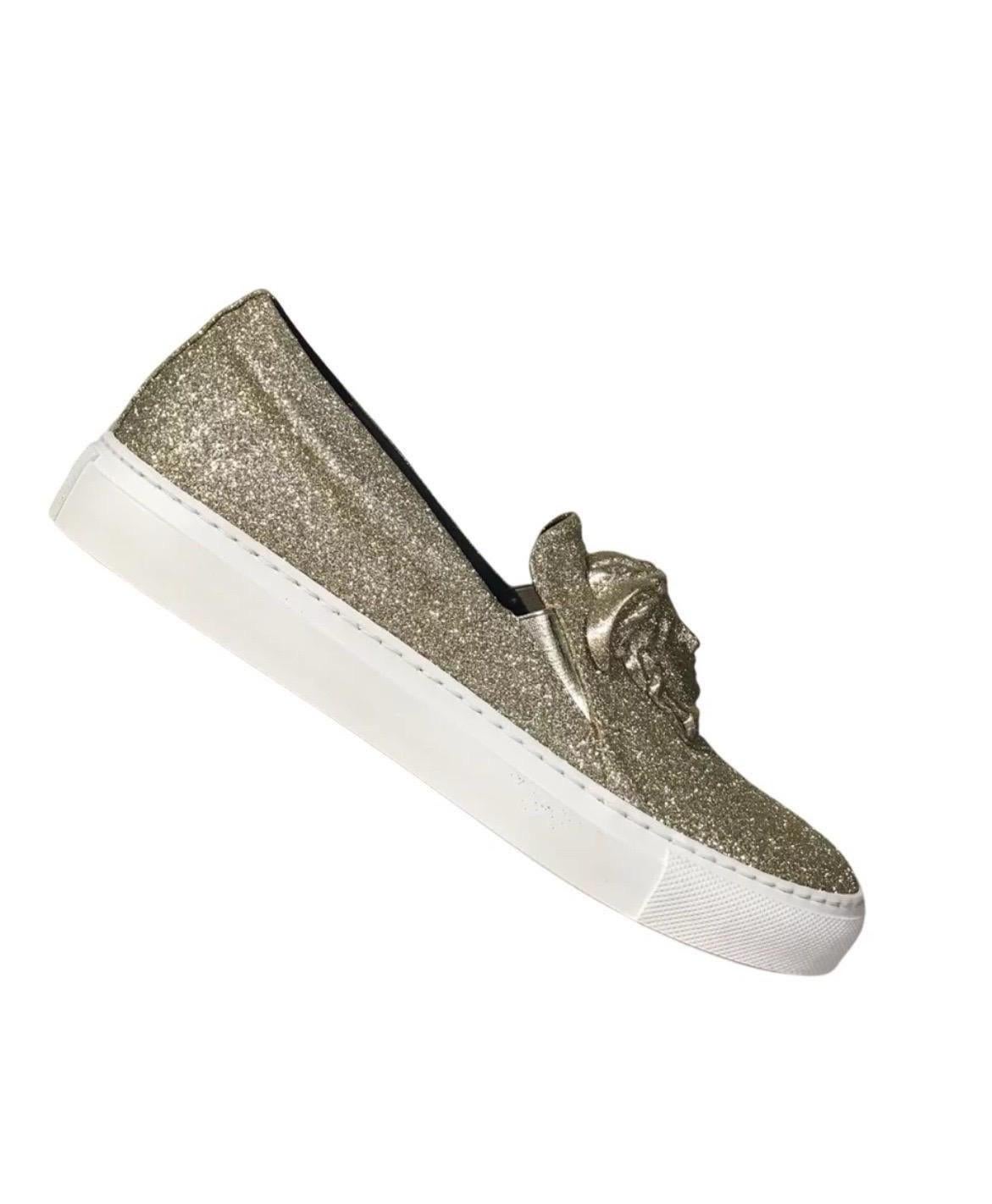 Gray Versace Palazzo Low-Top Sneakers in Gold Glitter – Size 37.5 For Sale