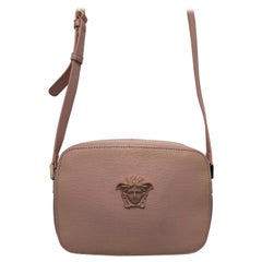 VERSACE Palazzo Medusa Umhängetasche aus saffianofarbenem Leder mit braunem Blusenkopf und rosafarbenem Satin