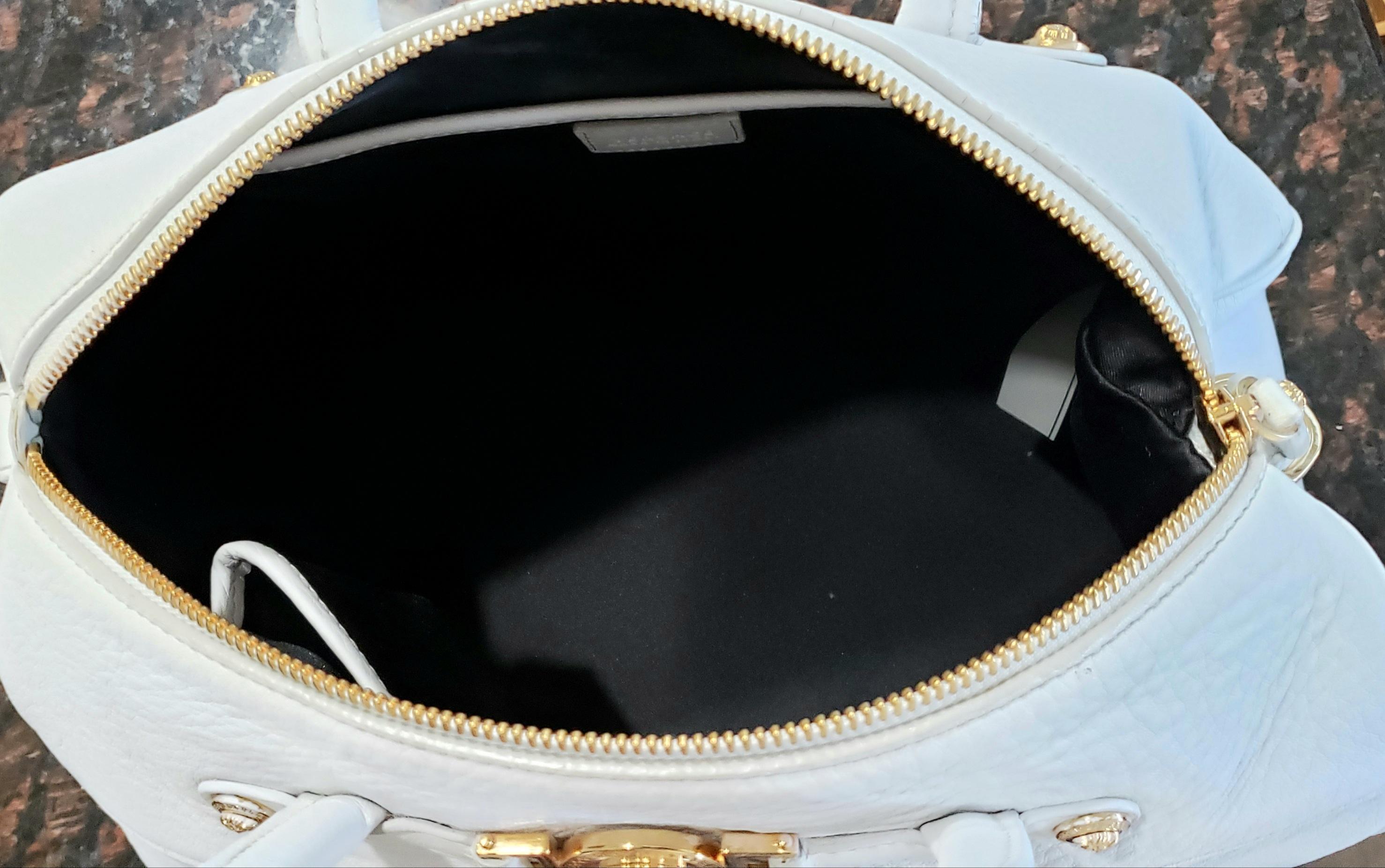 VERSACE PALAZZO WHITE LEATHER TOTE BAG w/ GOLD-TONE HARDWARE  For Sale 2