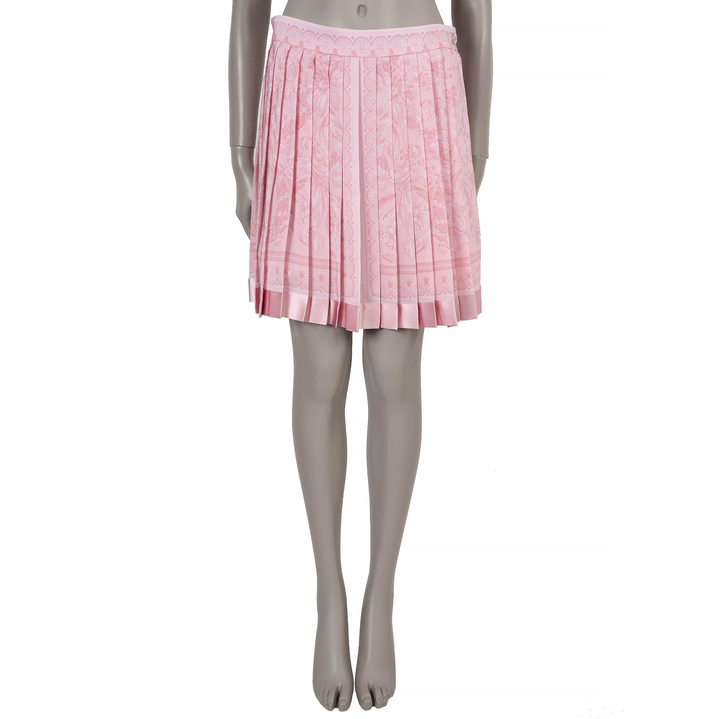 VERSACE pale pink silk 2024 BAROCCO PLEATED MINI Skirt 44 L In New Condition For Sale In Zürich, CH