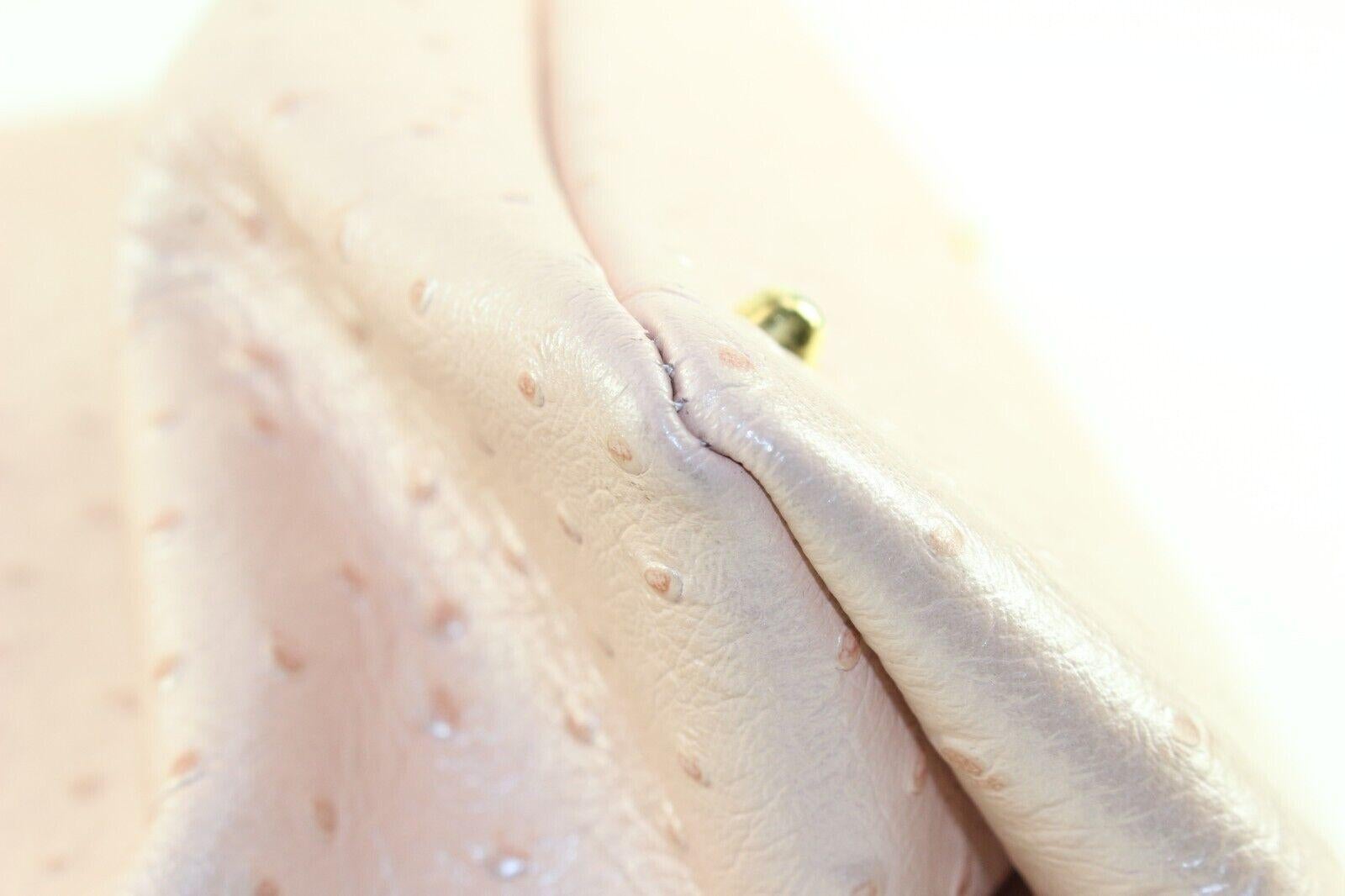 VERSACE Perlenbesetzte rosa Straußenleder-Umhängetasche 5VER1219K im Angebot 4