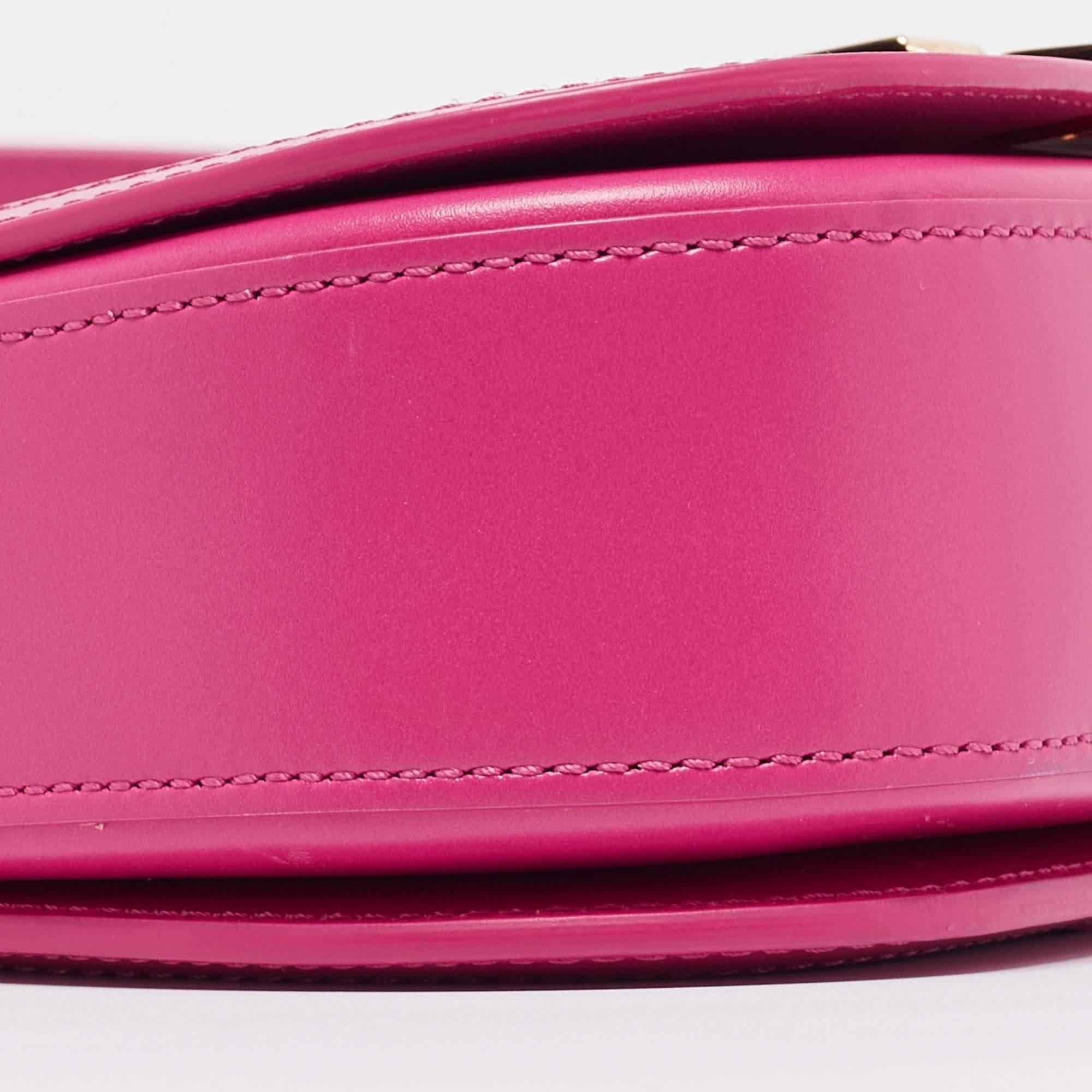 Versace Pink Leather Greca Shoulder Bag In Good Condition In Dubai, Al Qouz 2