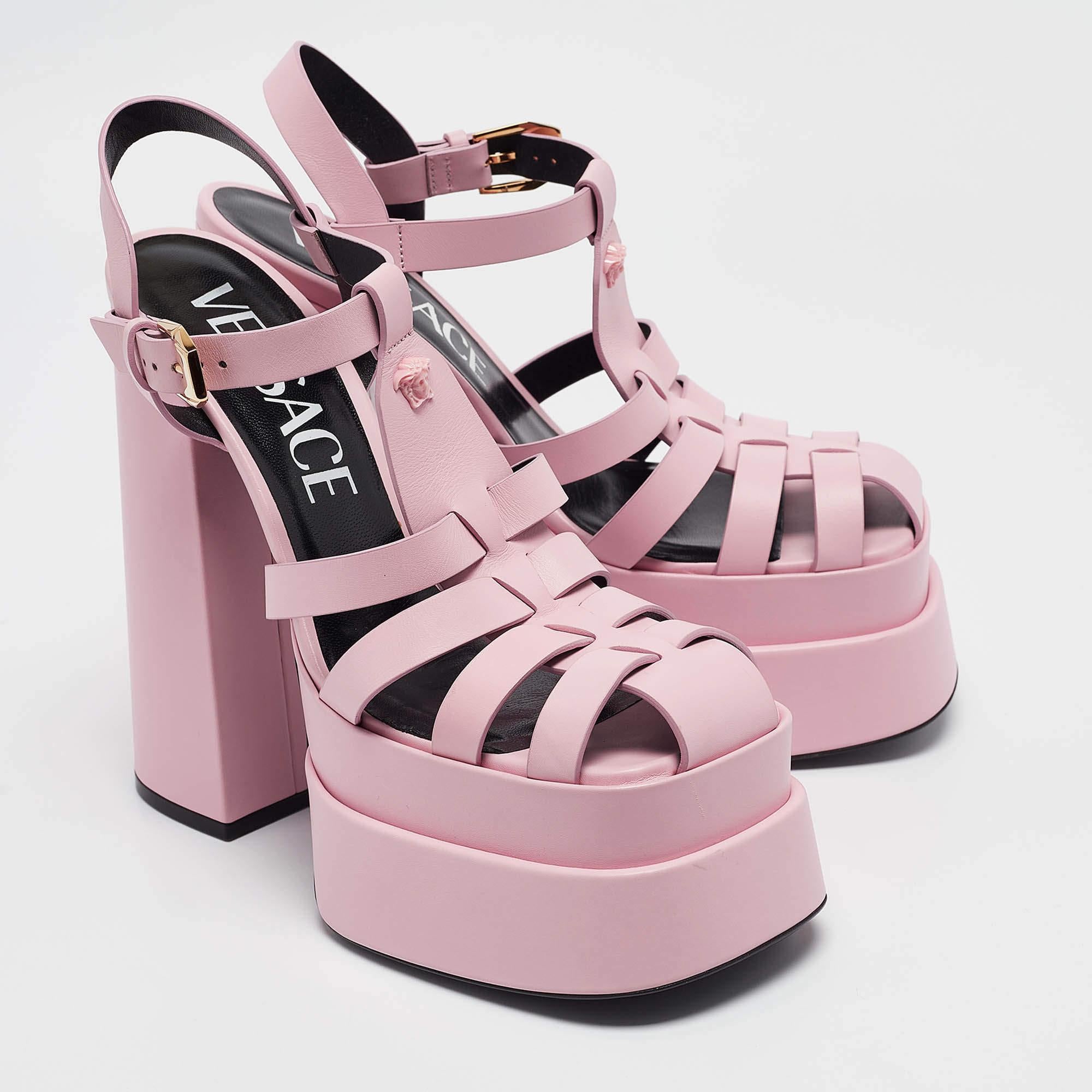 Versace Pink Leather La Medusa Platform Sandals Size 40 In Excellent Condition For Sale In Dubai, Al Qouz 2