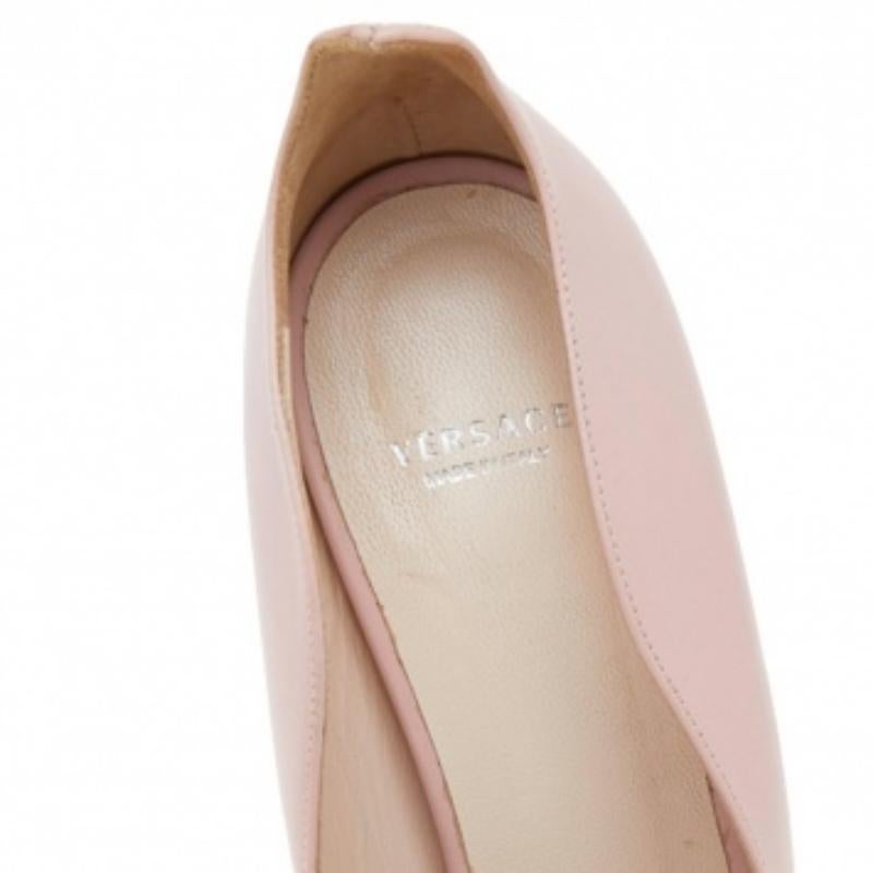 Women's Versace Pink Leather Pointed Toe Pumps Size 40 For Sale